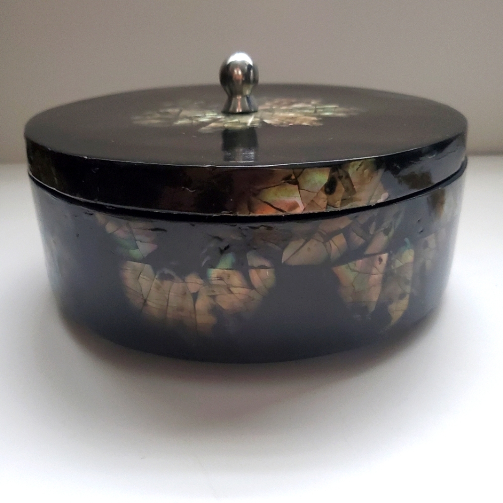 Vintage Black Lacquered Wood Storage Box Abalone Mother-of-Pearl Shell Inlay